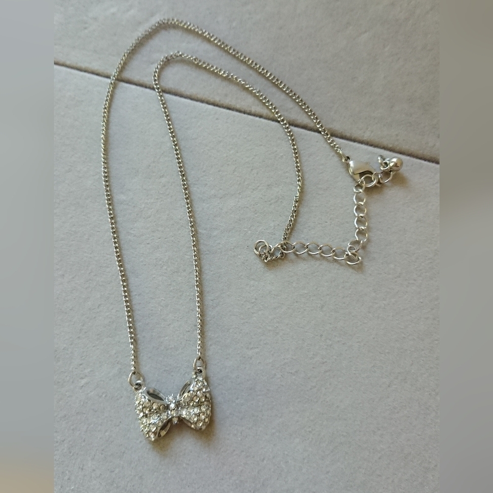 Sweet bow pendant with rhinestones Necklace - Picture 6 of 7